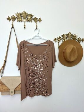 Boutique Sequin Detail Taupe Women’s Short Sleeve Top L ptp 22”